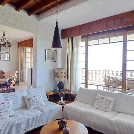 Σπίτι διακοπών Antorina Grande Beachfront House With Private Pool Kamari (Corinthia)