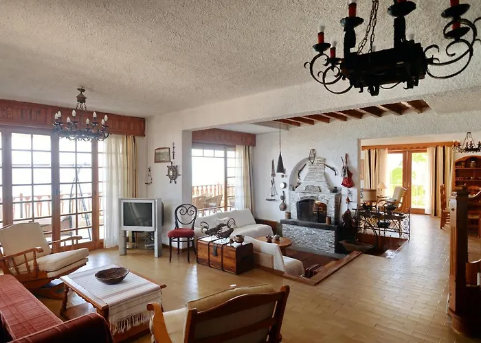 Antorina Grande Beachfront House With Private Pool בית נופש