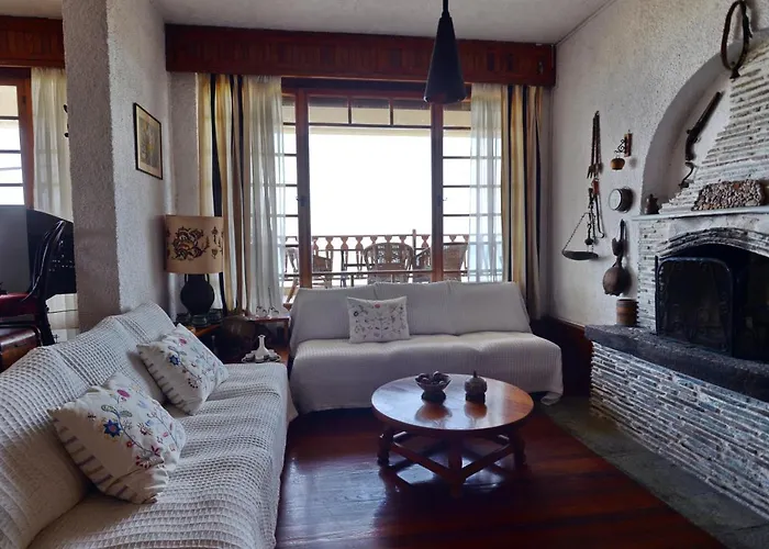 בית נופש Antorina Grande Beachfront House With Private Pool *