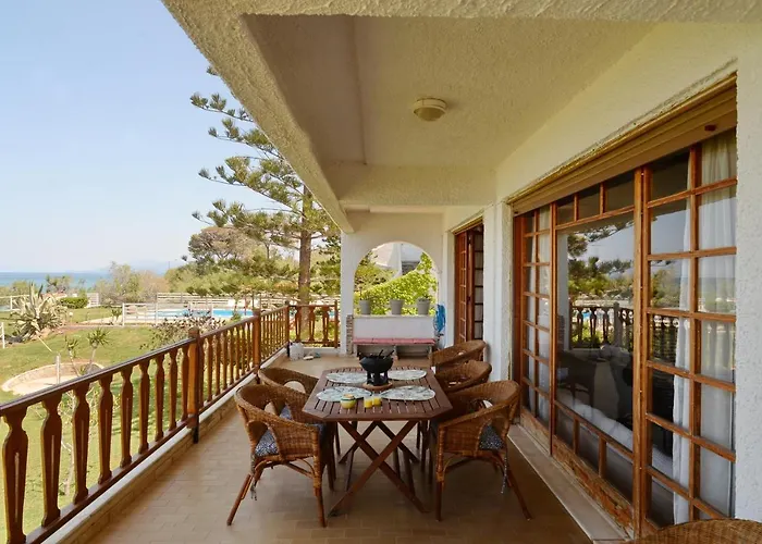 בית נופש Antorina Grande Beachfront House With Private Pool