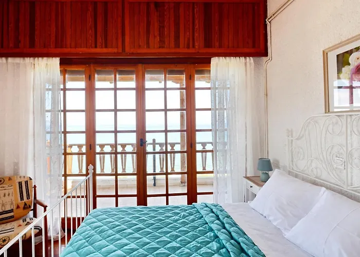 Antorina Grande Beachfront House With Private Pool בית נופש Kamari (Corinthia)