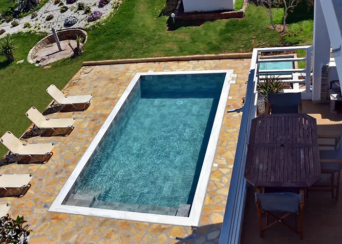 בית נופש Antorina Grande Beachfront House With Private Pool *